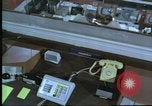 Standbild Personal der NORAD Command Operations Center Colorado United States USA, 1970, aus Sekunde 33 historischem Filmmaterial Videoclip 65675061912