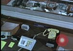 Standbild Personal der NORAD Command Operations Center Colorado United States USA, 1970, aus Sekunde 34 historischem Filmmaterial Videoclip 65675061912