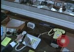 Standbild Personal der NORAD Command Operations Center Colorado United States USA, 1970, aus Sekunde 38 historischem Filmmaterial Videoclip 65675061912