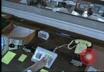 Standbild Personal der NORAD Command Operations Center Colorado United States USA, 1970, aus Sekunde 39 historischem Filmmaterial Videoclip 65675061912