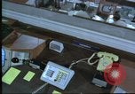 Standbild Personal der NORAD Command Operations Center Colorado United States USA, 1970, aus Sekunde 41 historischem Filmmaterial Videoclip 65675061912