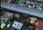 Standbild Personal der NORAD Command Operations Center Colorado United States USA, 1970, aus Sekunde 55 historischem Filmmaterial Videoclip 65675061912
