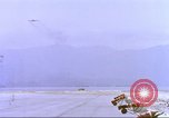 Image Contrat Airlines de Cam Ranh Bay Vietnam, 1966, de la seconde 13 séquences d'archives historiques vidéo 65675061932