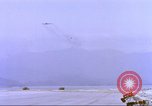 Image Contrat Airlines de Cam Ranh Bay Vietnam, 1966, de la seconde 17 séquences d'archives historiques vidéo 65675061932