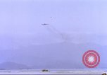Image Contrat Airlines de Cam Ranh Bay Vietnam, 1966, de la seconde 19 séquences d'archives historiques vidéo 65675061932