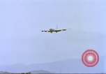 Image Contrat Airlines de Cam Ranh Bay Vietnam, 1966, de la seconde 62 séquences d'archives historiques vidéo 65675061932