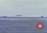 Immagine di Contratto airlines Cam Ranh bay Vietnam, 1967, secondo 14 filmato di repertorio 65675061933