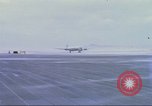 Immagine di Contratto airlines Cam Ranh bay Vietnam, 1967, secondo 18 filmato di repertorio 65675061933