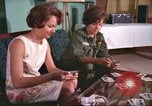 Immagine di Esercito degli Stati Uniti infermieri Il Vietnam, 1966, secondo 22 filmato di repertorio 65675061968