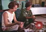 Immagine di Esercito degli Stati Uniti infermieri Il Vietnam, 1966, secondo 24 filmato di repertorio 65675061968