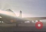 Standbild Douglas A-1E Sky raider Vietnam, 1965, aus Sekunde 29 historischem Filmmaterial Videoclip 65675061993