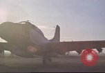 Standbild Douglas A-1E Sky raider Vietnam, 1965, aus Sekunde 30 historischem Filmmaterial Videoclip 65675061993