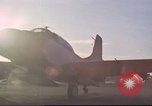 Standbild Douglas A-1E Sky raider Vietnam, 1965, aus Sekunde 31 historischem Filmmaterial Videoclip 65675061993