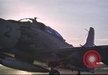 Standbild Douglas A-1E Sky raider Vietnam, 1965, aus Sekunde 33 historischem Filmmaterial Videoclip 65675061993