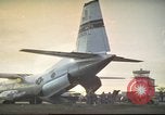 Standbild der US Air Force Flugzeuge Vietnam, 1965, aus Sekunde 1 historischem Filmmaterial Videoclip 65675061997