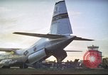 Standbild der US Air Force Flugzeuge Vietnam, 1965, aus Sekunde 16 historischem Filmmaterial Videoclip 65675061997