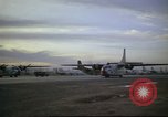 Standbild der US Air Force Flugzeuge Vietnam, 1965, aus Sekunde 32 historischem Filmmaterial Videoclip 65675061997