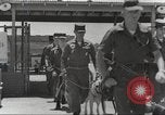Immagine di Cani sentinella San Antonio Texas USA, 1965, secondo 33 filmato di repertorio 65675062012
