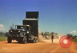 Immagine di La costruzione dell'autostrada Il Vietnam, 1969, secondo 3 filmato di repertorio 65675062014