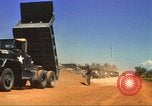 Immagine di La costruzione dell'autostrada Il Vietnam, 1969, secondo 7 filmato di repertorio 65675062014