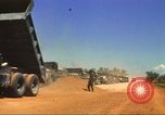 Immagine di La costruzione dell'autostrada Il Vietnam, 1969, secondo 8 filmato di repertorio 65675062014
