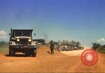 Immagine di La costruzione dell'autostrada Il Vietnam, 1969, secondo 13 filmato di repertorio 65675062014