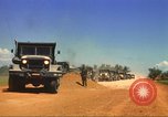 Immagine di La costruzione dell'autostrada Il Vietnam, 1969, secondo 14 filmato di repertorio 65675062014