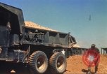 Immagine di La costruzione dell'autostrada Il Vietnam, 1969, secondo 25 filmato di repertorio 65675062014