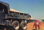 Immagine di La costruzione dell'autostrada Il Vietnam, 1969, secondo 26 filmato di repertorio 65675062014