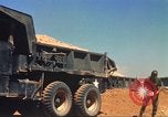 Immagine di La costruzione dell'autostrada Il Vietnam, 1969, secondo 27 filmato di repertorio 65675062014