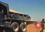 Immagine di La costruzione dell'autostrada Il Vietnam, 1969, secondo 28 filmato di repertorio 65675062014