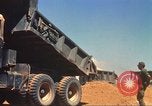 Immagine di La costruzione dell'autostrada Il Vietnam, 1969, secondo 35 filmato di repertorio 65675062014