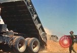 Immagine di La costruzione dell'autostrada Il Vietnam, 1969, secondo 40 filmato di repertorio 65675062014