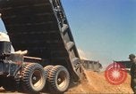 Immagine di La costruzione dell'autostrada Il Vietnam, 1969, secondo 41 filmato di repertorio 65675062014