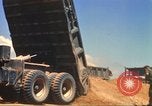 Immagine di La costruzione dell'autostrada Il Vietnam, 1969, secondo 42 filmato di repertorio 65675062014