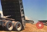 Immagine di La costruzione dell'autostrada Il Vietnam, 1969, secondo 45 filmato di repertorio 65675062014