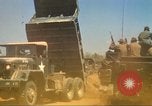Immagine di La costruzione dell'autostrada Il Vietnam, 1969, secondo 49 filmato di repertorio 65675062014