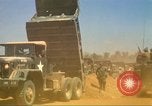 Immagine di La costruzione dell'autostrada Il Vietnam, 1969, secondo 50 filmato di repertorio 65675062014