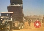 Immagine di La costruzione dell'autostrada Il Vietnam, 1969, secondo 51 filmato di repertorio 65675062014