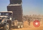Immagine di La costruzione dell'autostrada Il Vietnam, 1969, secondo 52 filmato di repertorio 65675062014