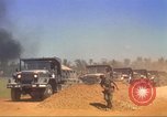 Immagine di La costruzione dell'autostrada Il Vietnam, 1969, secondo 57 filmato di repertorio 65675062014