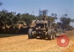 Immagine di La costruzione dell'autostrada Il Vietnam, 1969, secondo 21 filmato di repertorio 65675062015