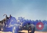 Immagine di La costruzione dell'autostrada Il Vietnam, 1969, secondo 31 filmato di repertorio 65675062015