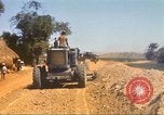 Immagine di La costruzione dell'autostrada Il Vietnam, 1969, secondo 44 filmato di repertorio 65675062015