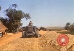 Immagine di La costruzione dell'autostrada Il Vietnam, 1969, secondo 49 filmato di repertorio 65675062015