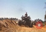 Immagine di La costruzione dell'autostrada Il Vietnam, 1969, secondo 52 filmato di repertorio 65675062015