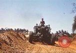 Immagine di La costruzione dell'autostrada Il Vietnam, 1969, secondo 53 filmato di repertorio 65675062015