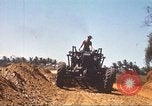 Immagine di La costruzione dell'autostrada Il Vietnam, 1969, secondo 54 filmato di repertorio 65675062015
