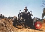 Immagine di La costruzione dell'autostrada Il Vietnam, 1969, secondo 57 filmato di repertorio 65675062015