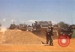 Immagine di La costruzione dell'autostrada Il Vietnam, 1969, secondo 7 filmato di repertorio 65675062016